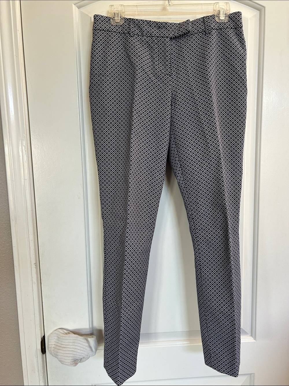 Katherine Barclay Navy & White Geometric Print Capri Pants-size 6